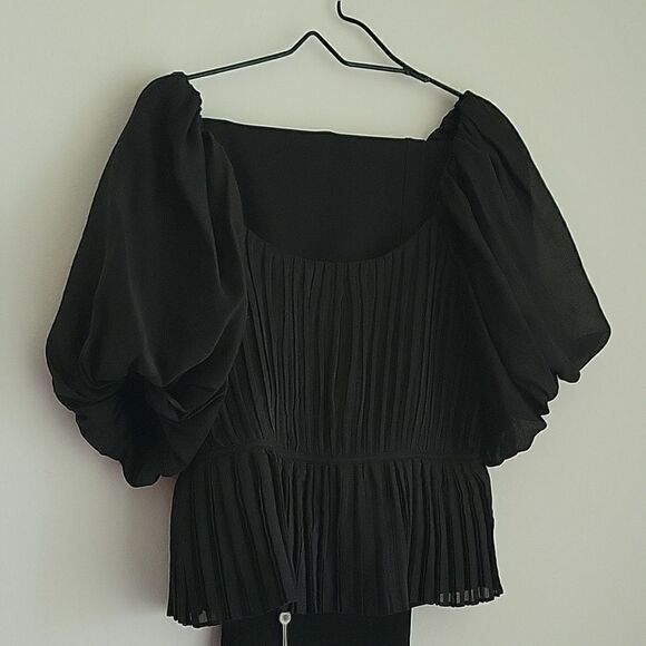 Banana republic Kali plated top - Picture 2 of 9